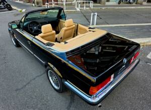 Bild 17/31 von BMW 320i (1988)