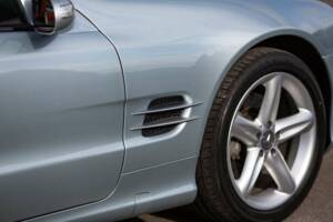 Image 21/50 de Mercedes-Benz SL 500 (2003)