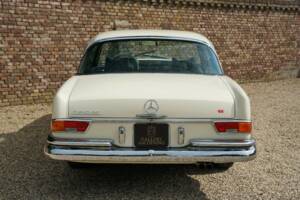 Image 21/50 de Mercedes-Benz 280 SE (1968)