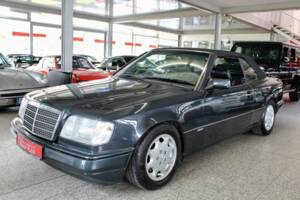 Image 1/20 de Mercedes-Benz 300 CE-24 (1996)