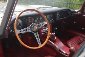 Image 3/12 of Jaguar Type E 4.2 (1967)