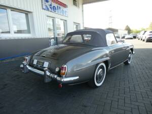 Image 4/30 de Mercedes-Benz 190 SL (1961)