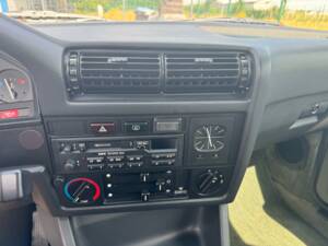 Image 19/55 de BMW 323i (1984)