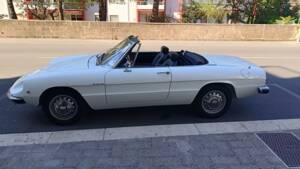 Bild 4/12 von Alfa Romeo Spider 1600 Junior (1975)