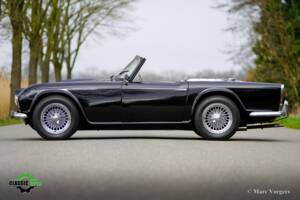Image 3/37 of Triumph TR 4 (1965)