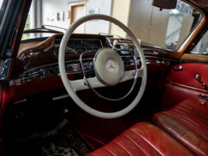 Image 12/33 of Mercedes-Benz 220 SE (1960)