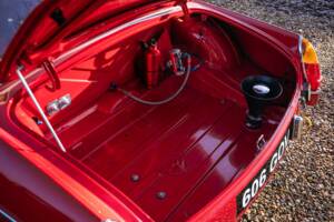 Image 39/50 of MG MGB (1962)