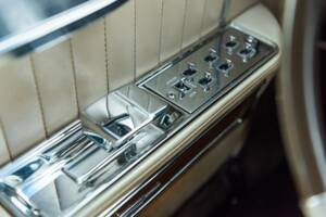 Bild 82/100 von Lincoln Continental Convertible (1965)