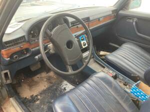 Image 21/38 of Mercedes-Benz 450 SE (1977)