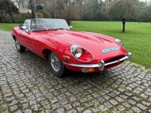 Image 2/29 de Jaguar E-Type (1969)