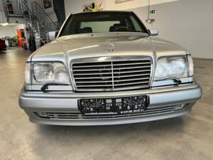 Afbeelding 62/62 van Mercedes-Benz E 500 (1995)