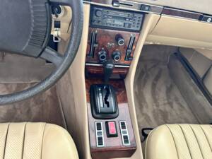 Image 14/39 de Mercedes-Benz 350 SLC (1978)