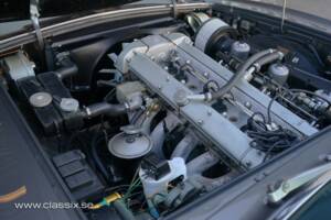 Image 5/22 of Aston Martin DBS (1972)