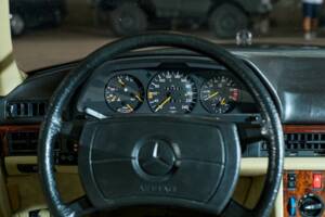 Bild 30/43 von Mercedes-Benz 380 SE (1984)
