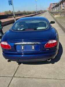Immagine 3/24 di Jaguar XKR (2002)