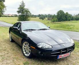 Image 2/14 of Jaguar XK8 4.0 (1999)