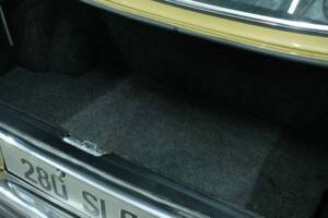 Image 47/50 de Mercedes-Benz 280 SLC (1977)
