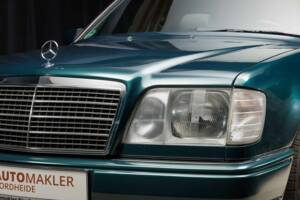 Image 3/40 de Mercedes-Benz E 220 (1995)