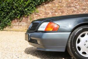 Image 22/50 of Mercedes-Benz 500 SL (1992)