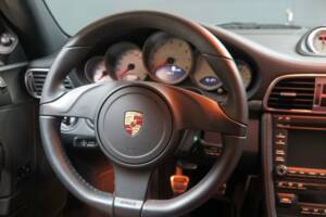 Image 16/50 of Porsche 911 Carrera 4S (2011)
