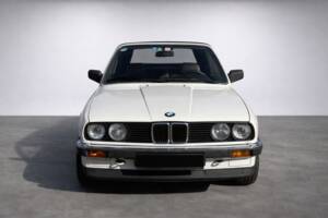 Image 2/29 of BMW 320i (1988)