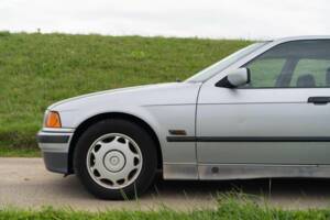 Image 39/40 de BMW 320i (1994)