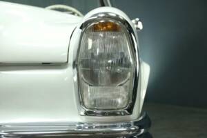 Imagen 35/50 de Mercedes-Benz 250 SE (1966)