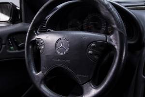 Immagine 22/38 di Mercedes-Benz CLK 55 AMG (2000)