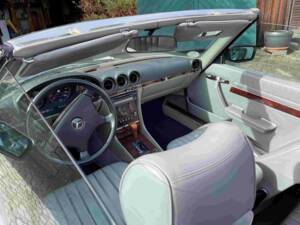 Image 15/52 de Mercedes-Benz 500 SL (1985)
