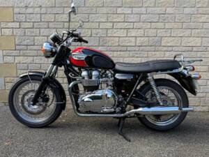 Image 2/39 of Triumph Bonneville T100 (2005)