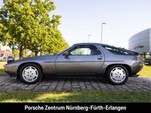 Image 2/46 of Porsche 928 S (1985)