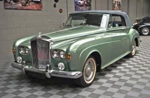 Image 23/50 de Bentley S3 Mulliner Park Ward DHC (1963)