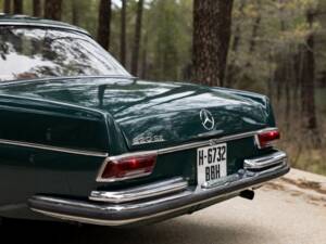 Bild 7/8 von Mercedes-Benz 220 SE b (1963)