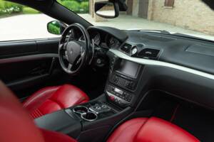 Bild 26/50 von Maserati GranTurismo 4.2 (2008)