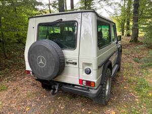 Immagine 5/23 di Mercedes-Benz 230 GE (SWB) (1987)