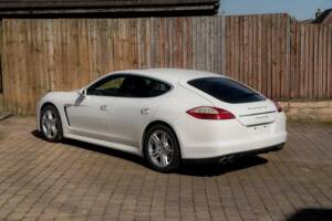 Bild 33/50 von Porsche Panamera 4S (2010)