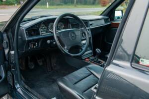 Bild 20/32 von Mercedes-Benz 190 E 2.5-16V (1992)