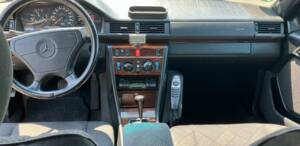 Bild 10/41 von Mercedes-Benz E 220 T (1995)