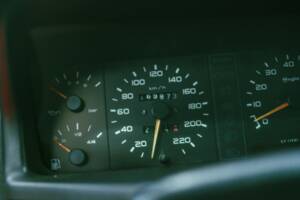 Image 17/33 of Peugeot 205 GTi 1.9 (1993)