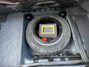 Image 21/27 of Mercedes-Benz E 500 (1994)