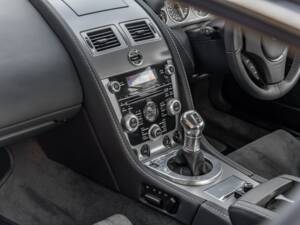 Image 33/77 of Aston Martin DBS (2009)