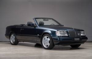 Image 5/28 of Mercedes-Benz E 320 &quot;Final Edition&quot; (1997)
