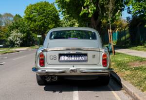 Immagine 6/27 di Aston Martin DB 6 Mk II (1971)