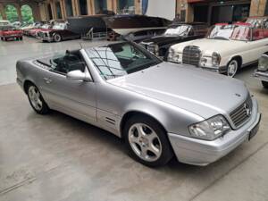 Image 45/50 of Mercedes-Benz SL 320 (1998)