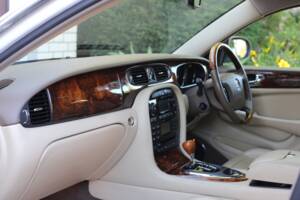 Imagen 74/77 de Jaguar XJ 8 4.2 (2005)