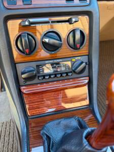 Image 23/31 of Mercedes-Benz 230 CE (1984)