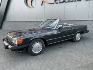 Image 13/36 de Mercedes-Benz 560 SL (1989)
