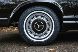 Image 13/28 of Mercedes-Benz 280 SL (1971)