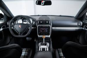 Bild 14/38 von Porsche Cayenne Turbo (2007)