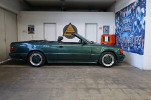 Image 36/38 of Mercedes-Benz 300 CE-24 (1992)